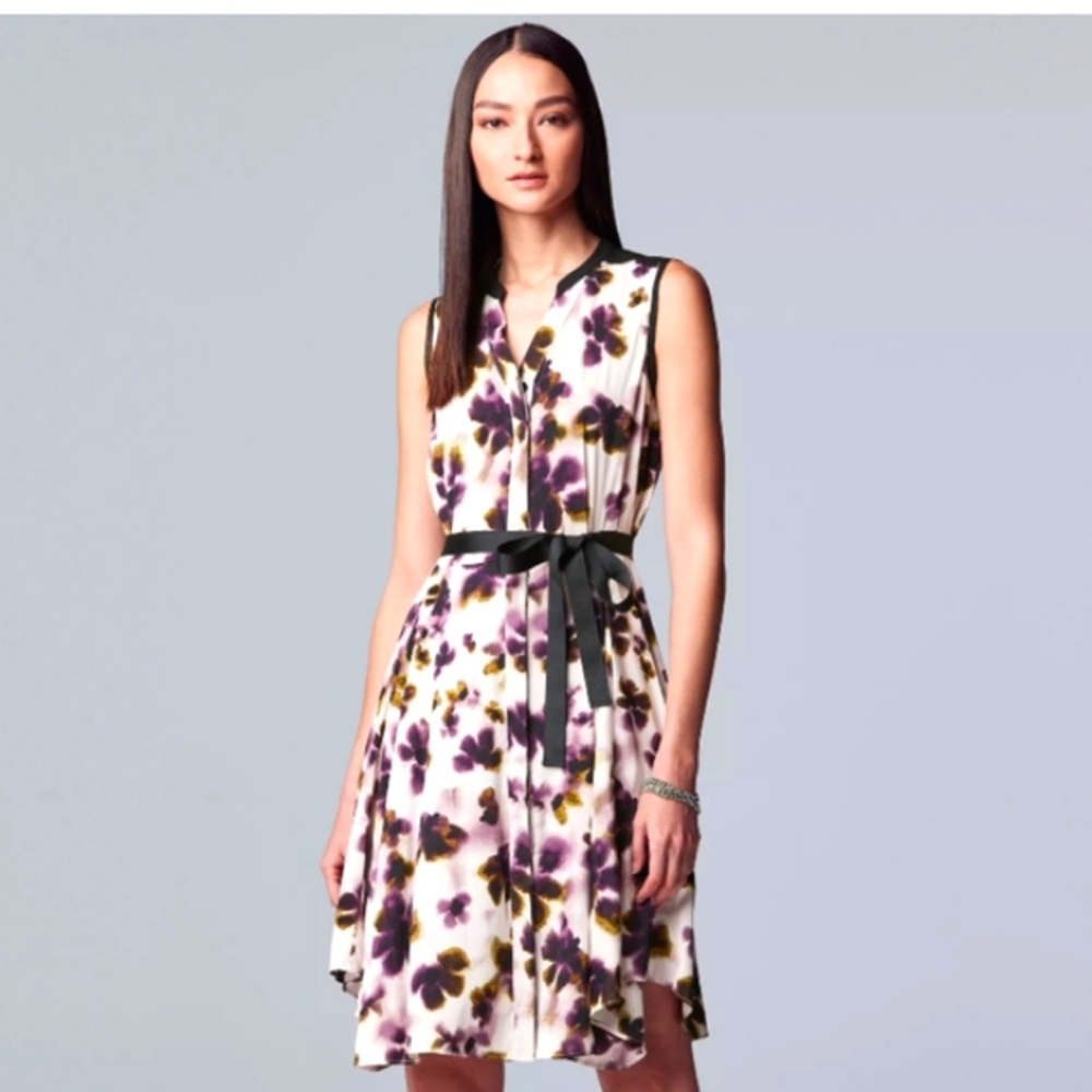 Simply Vera sleeveless purple floral shirt dress with white background S (XS)